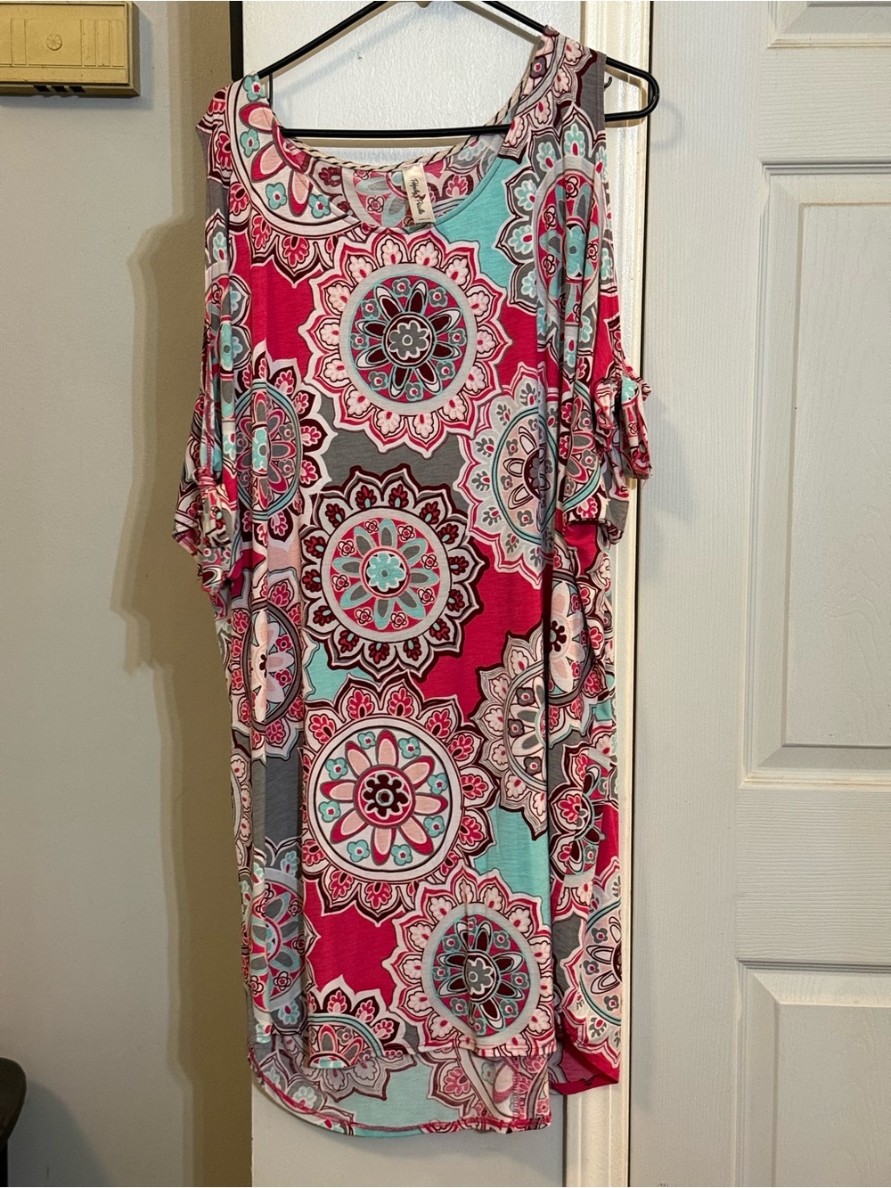 Boutique Women’s Pink & Aqua Cold-Shoulder Medallion Print Dress Sz XXL